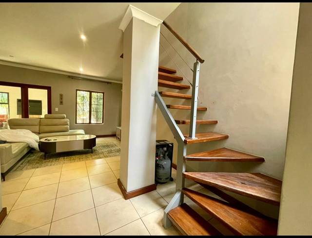 3 BEDROOM TOWNHOUSE FOR SALE IN MENLO PARK